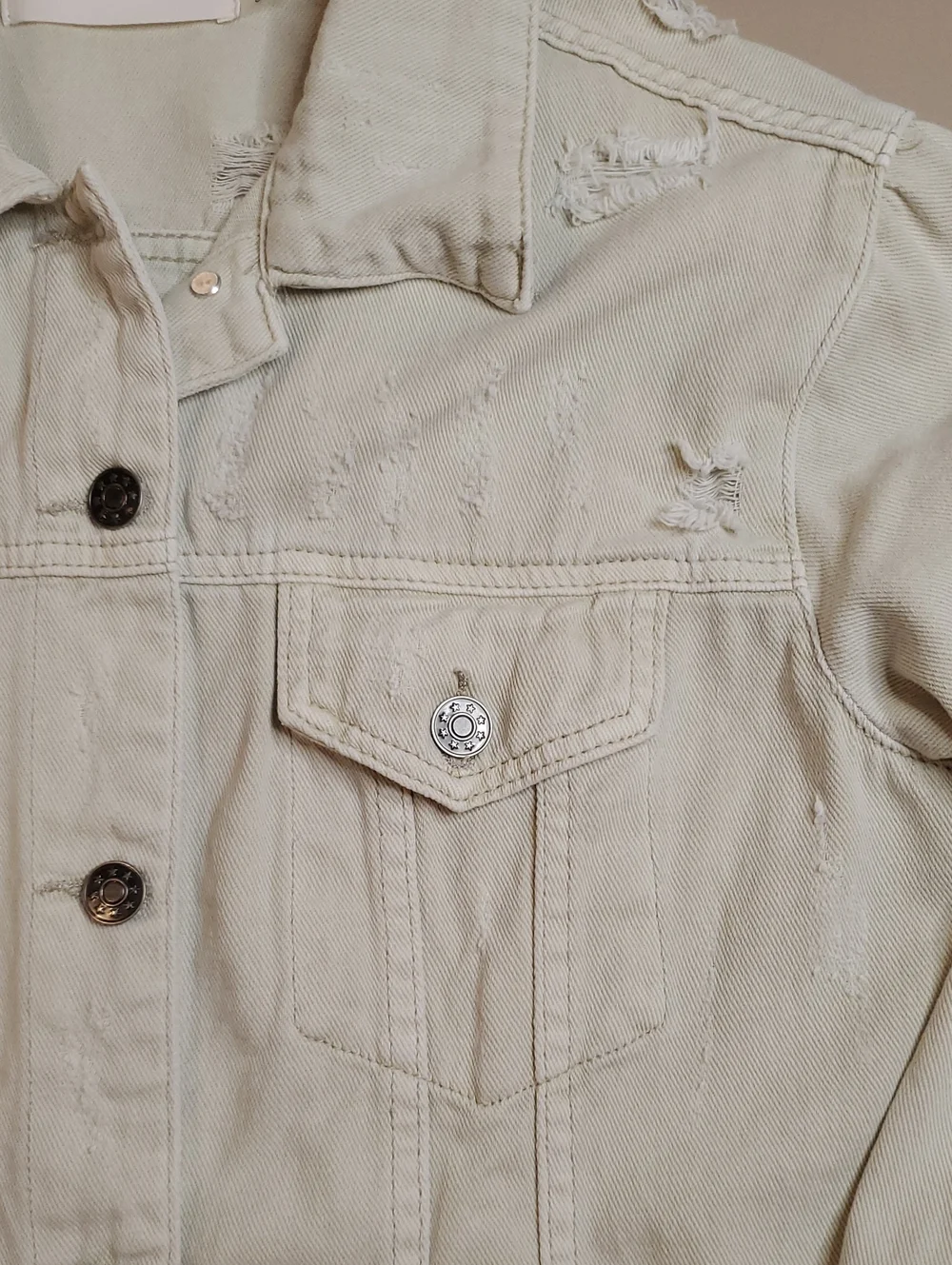 Mustard Seed Cropped Light Tan Distressed Denim Jacket Womwn's Size Small - Picture 3 of 9